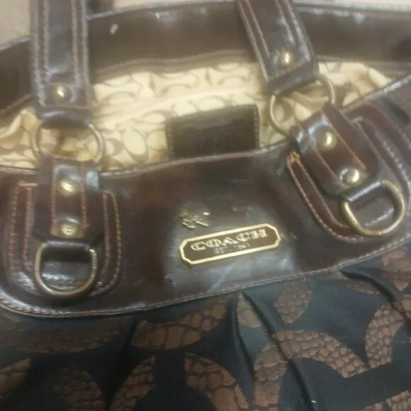 Coach purse - Picture 2 of 3